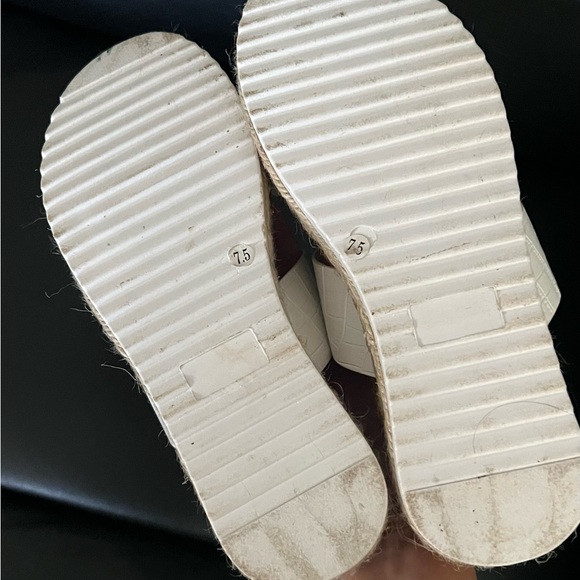 Ladies White Wedge Shoes Size 7.5 - Picture 6 of 8